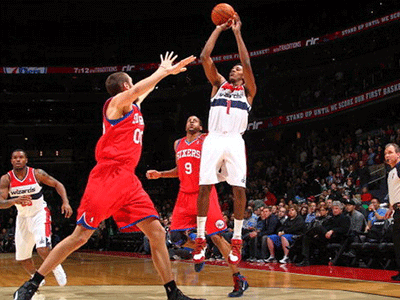 你能想象阿森纳老队长们一起看比赛！斯科尔斯：看看昨天的厄